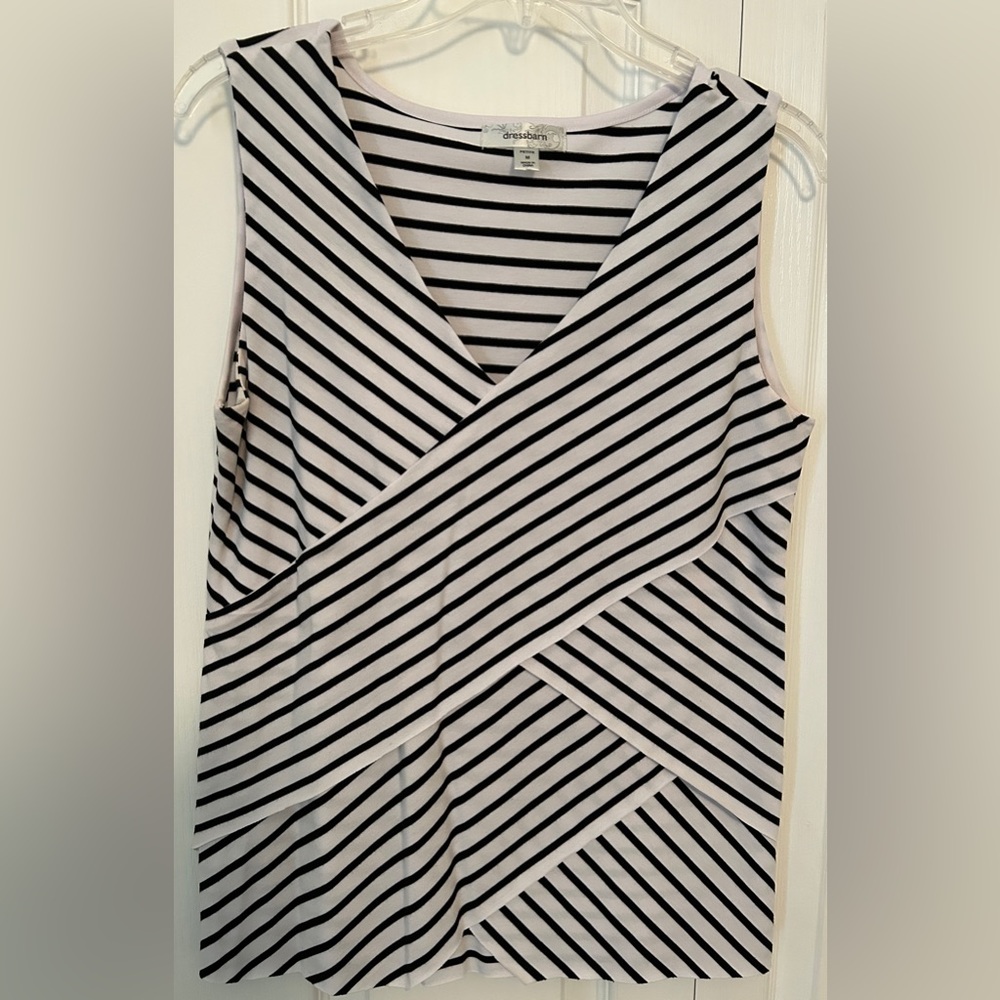 Dressbarn: Black/white sleeveless layer top, size M petite